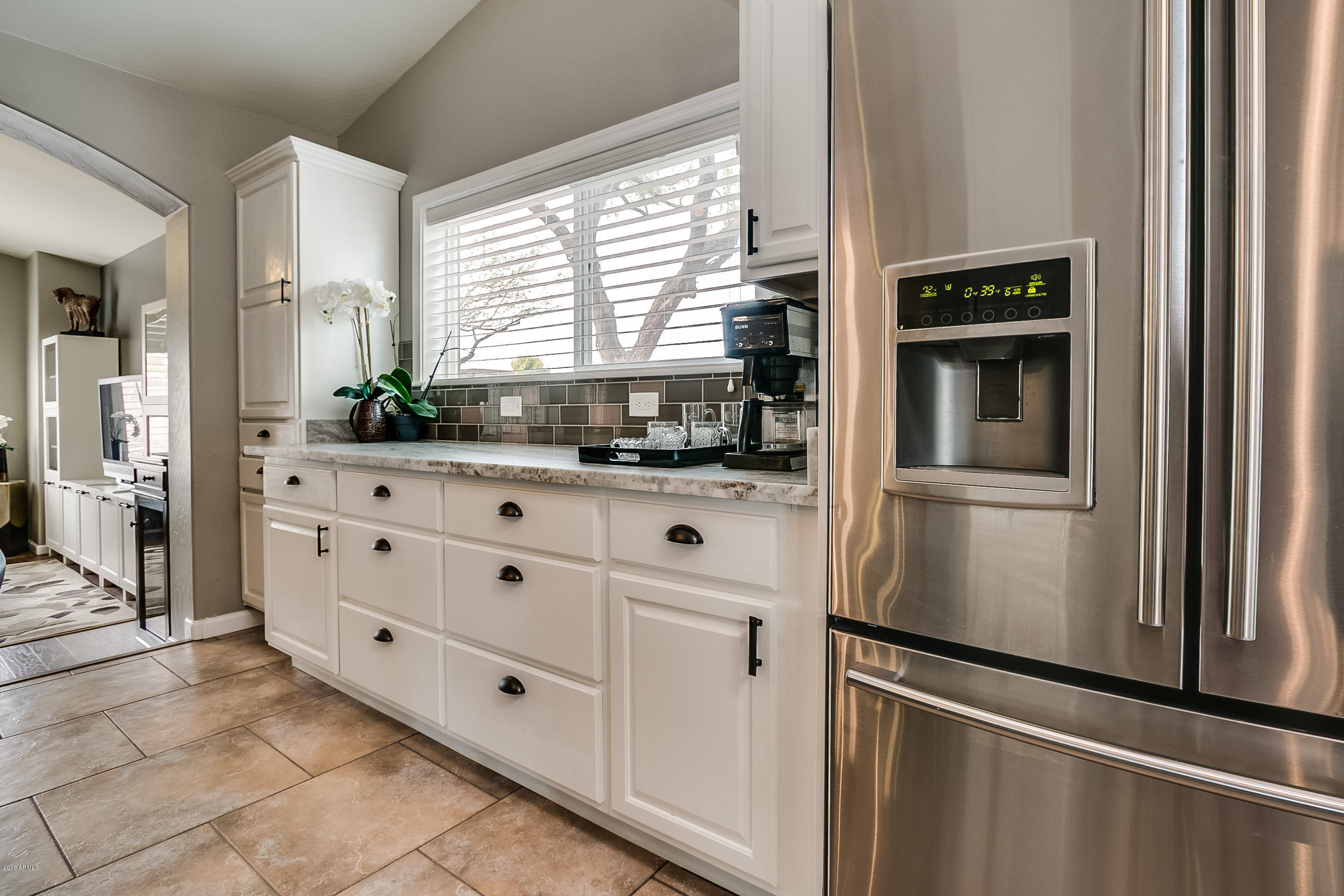 1075 North Poinciana Road Gilbert, AZ 85234 - Photo 8 of 29 Extra cabients Kitchen