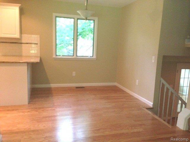 2767 Bullard Road Hartland, MI 48353 - Photo 7 of 22 Dining.jpg