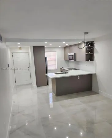 $1,950 | 9440 Fontainebleau Boulevard, Unit 508, Miami, FL 33172