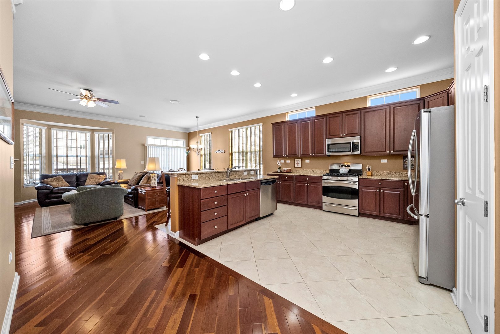 3858 Kingsmill Drive Elgin, IL 60124 - Photo 11 of 28