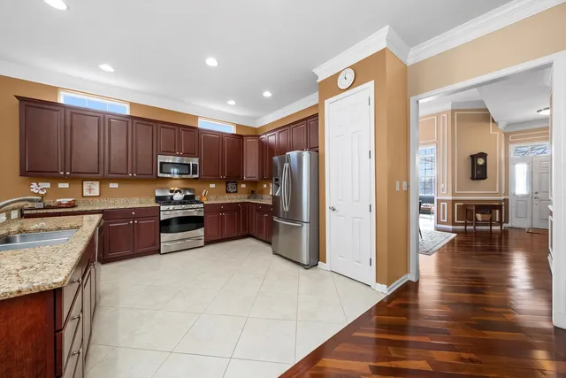 $450,000 | 3858 Kingsmill Drive, Elgin, IL 60124