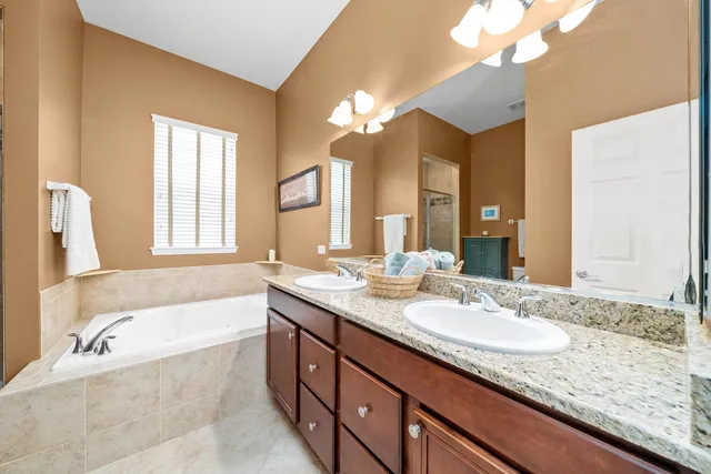 $450,000 | 3858 Kingsmill Drive, Elgin, IL 60124