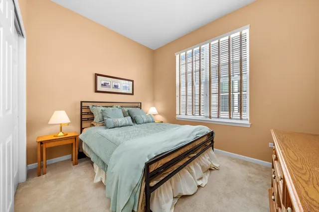 $450,000 | 3858 Kingsmill Drive, Elgin, IL 60124