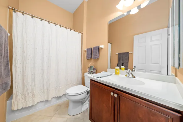 $450,000 | 3858 Kingsmill Drive, Elgin, IL 60124