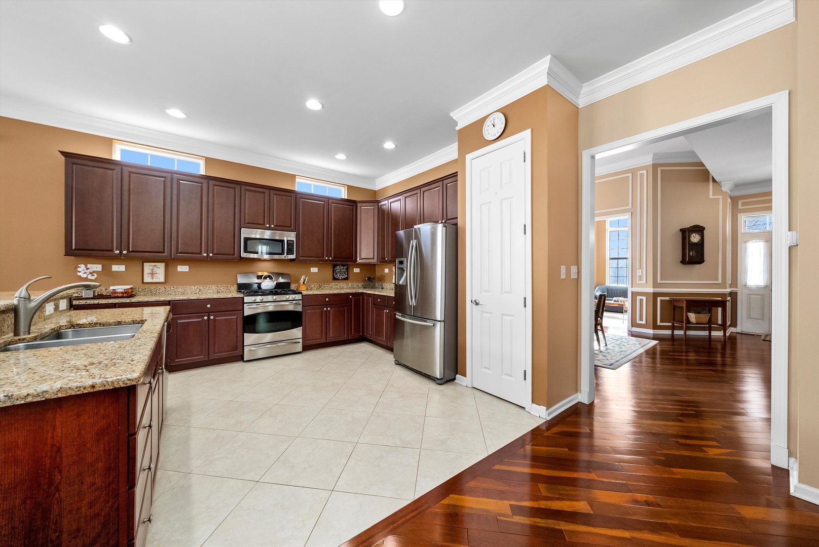 3858 Kingsmill Drive Elgin, IL 60124 - Photo 6 of 28