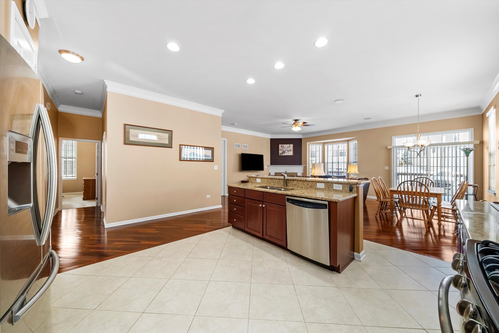 3858 Kingsmill Drive Elgin, IL 60124 - Photo 10 of 28