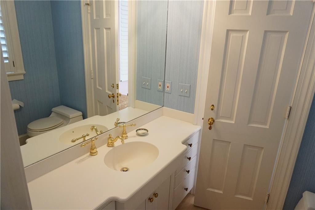804 Cherokee Circle Waycross, GA 31501 - Photo 26 of 41 Second half bath, joins bedroom