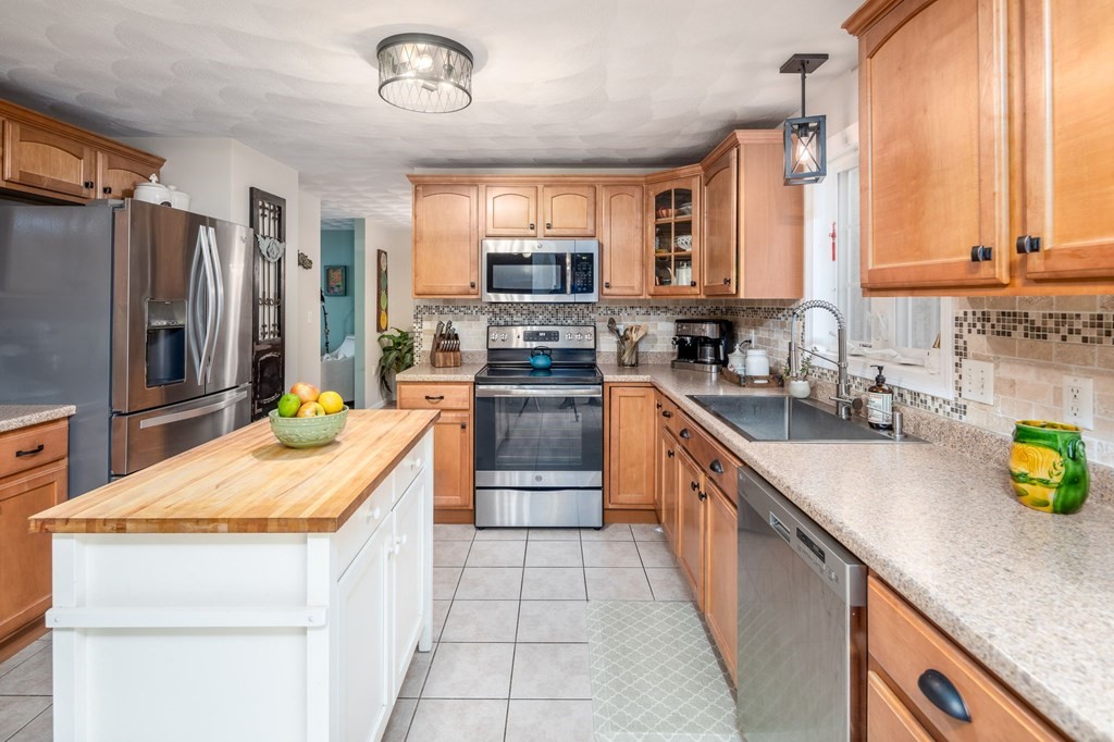 10 Navajo Road Worcester, MA 01606 - Photo 4 of 38 Gallery Image 4