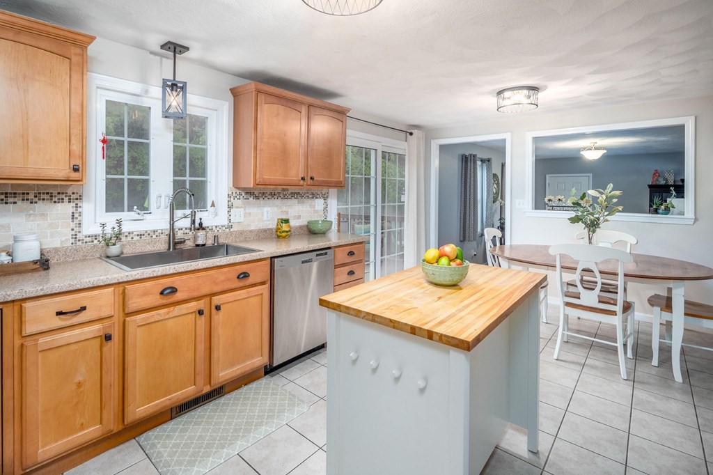10 Navajo Road Worcester, MA 01606 - Photo 6 of 38 Gallery Image 6
