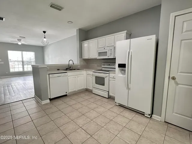 $1,595 | 3548 Lone Tree Lane, Jacksonville, FL 32216