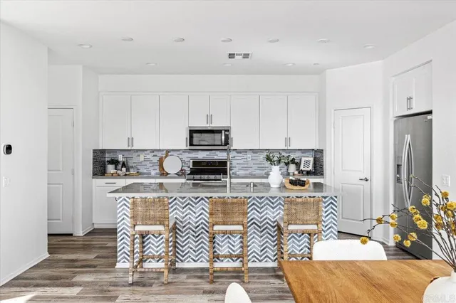 $850,000 | 1267 Via Lucero, Oceanside, CA 92056