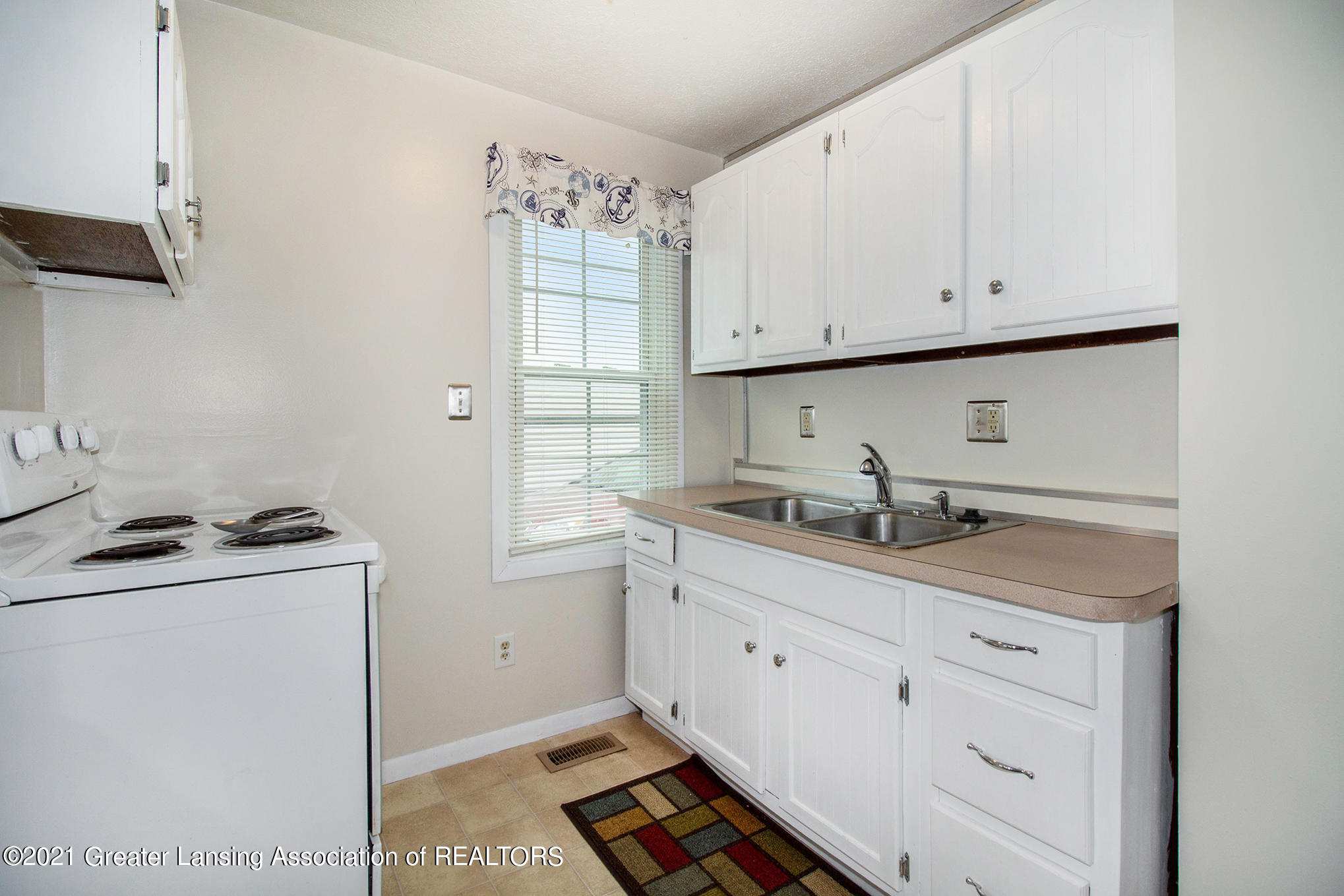 624 East Cavanaugh Road Lansing, MI 48910 - Photo 12 of 21 16