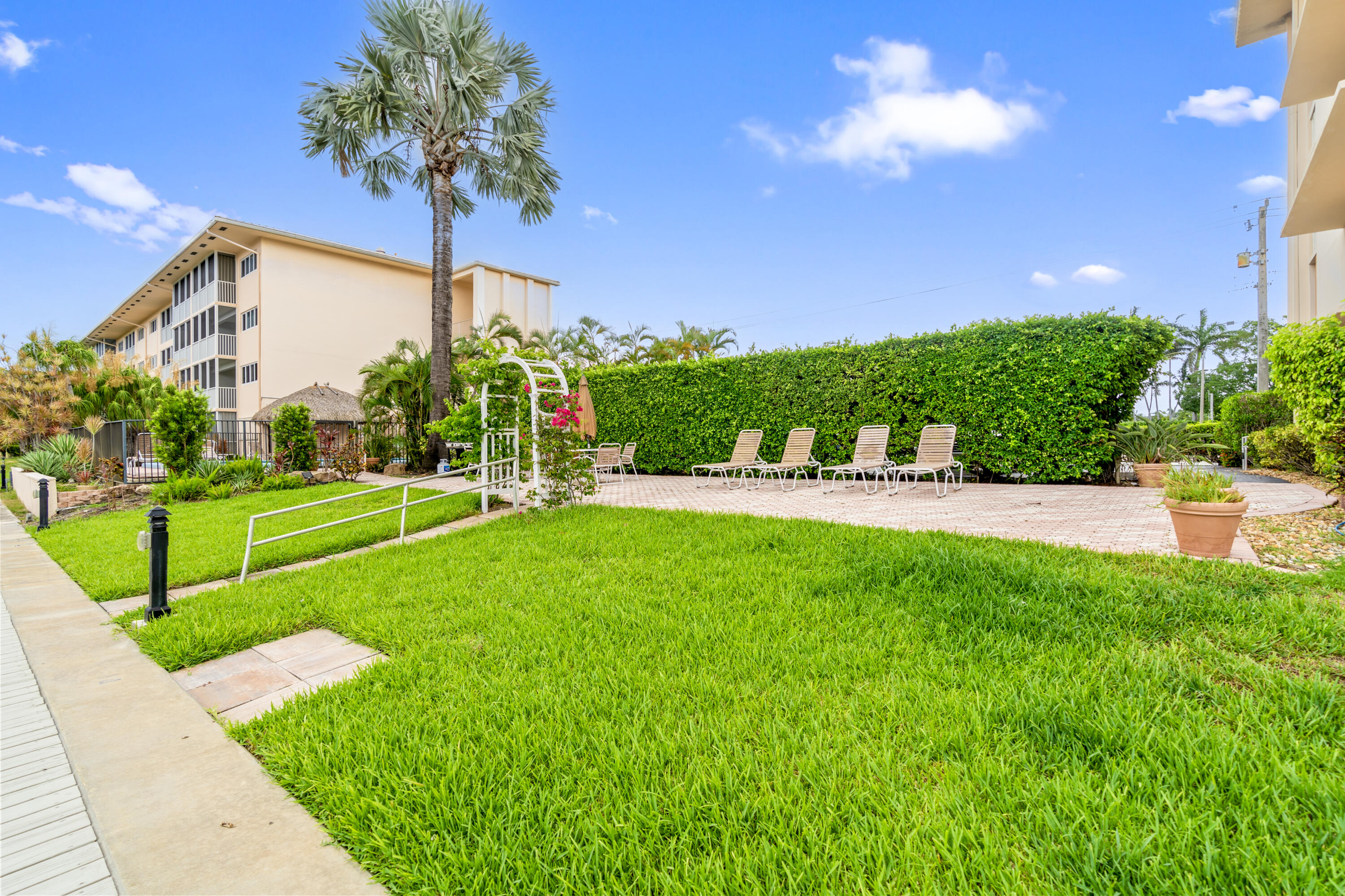 750 Northeast Spanish River Boulevard, Unit 2040 Boca Raton, FL 33431 - Photo 36 of 40 a view of green field