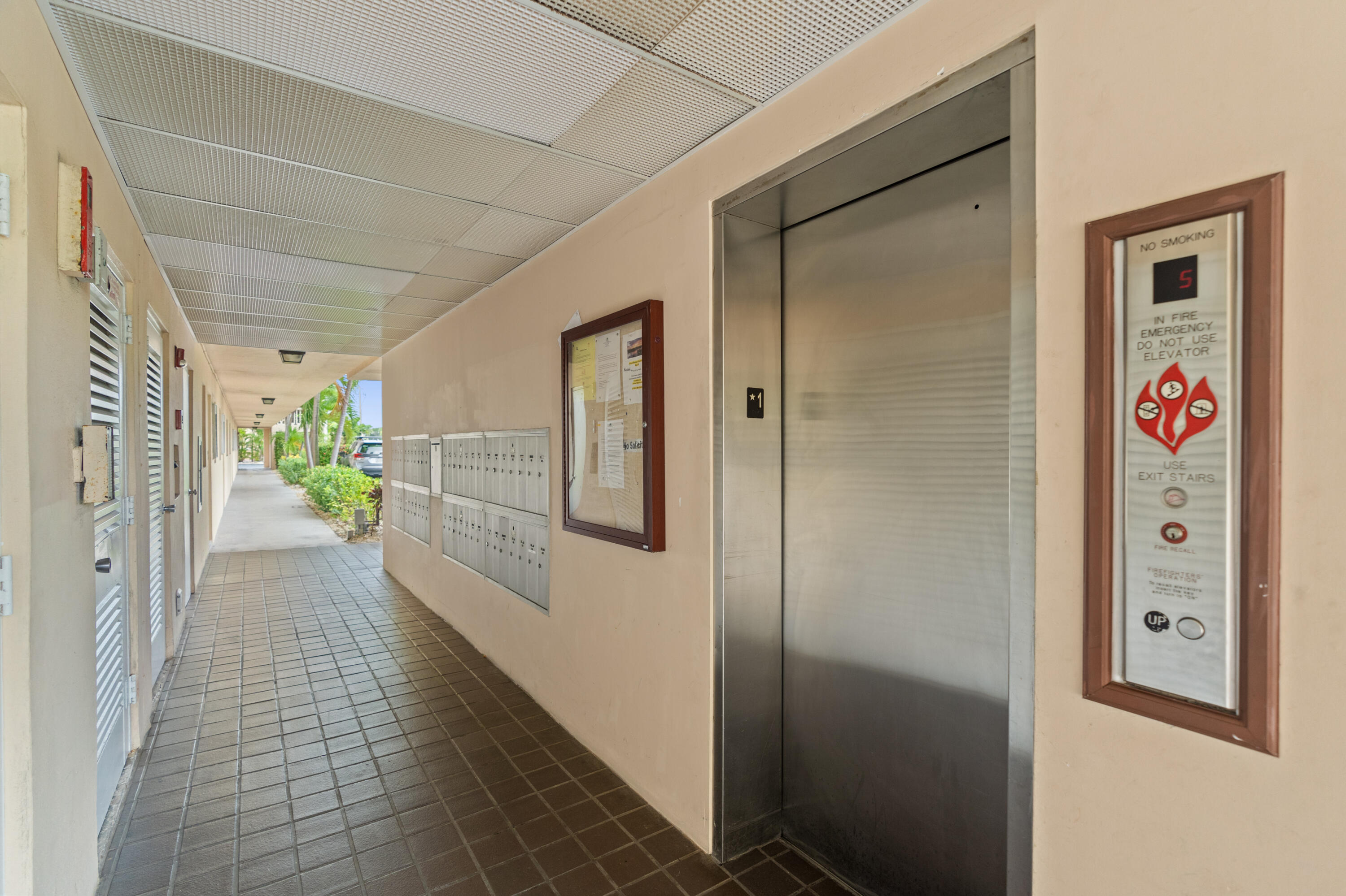 750 Northeast Spanish River Boulevard, Unit 2040 Boca Raton, FL 33431 - Photo 40 of 40 a hallway with painting and a potted plant
