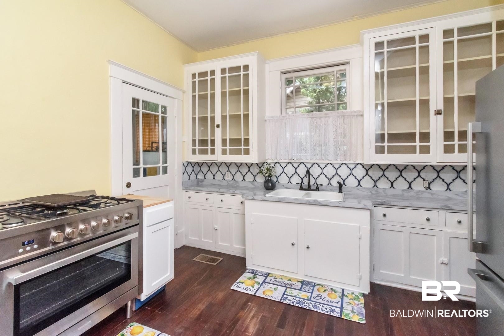 466 Michigan Avenue Mobile, AL 36604 - Photo 3 of 38 All appliances are new and remain!!