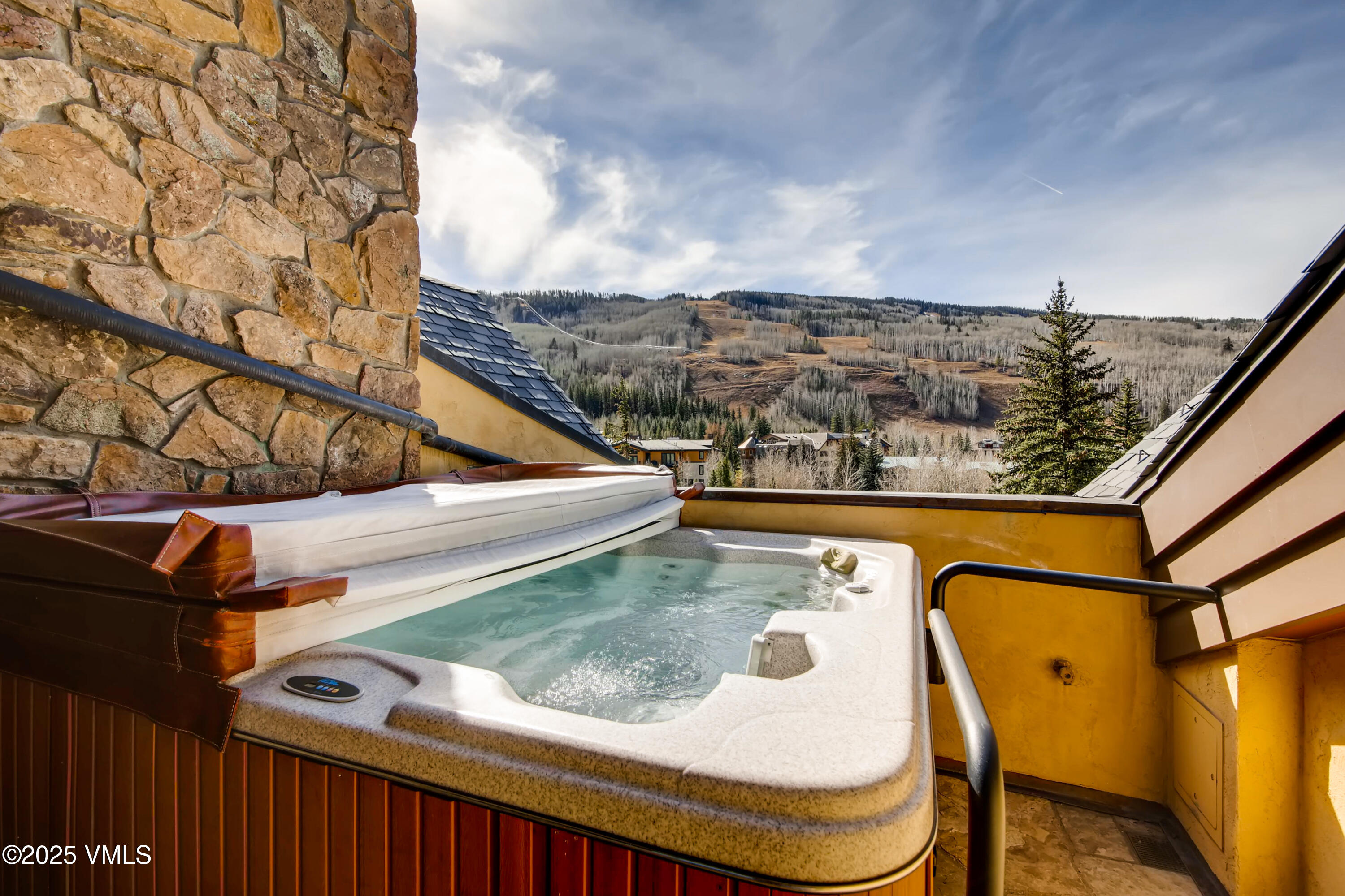 434 South Frontage Road East, Unit 403 Vail, CO 81657 - Photo 5 of 34 434 Frontage Road Apt 403 Vail-print-030