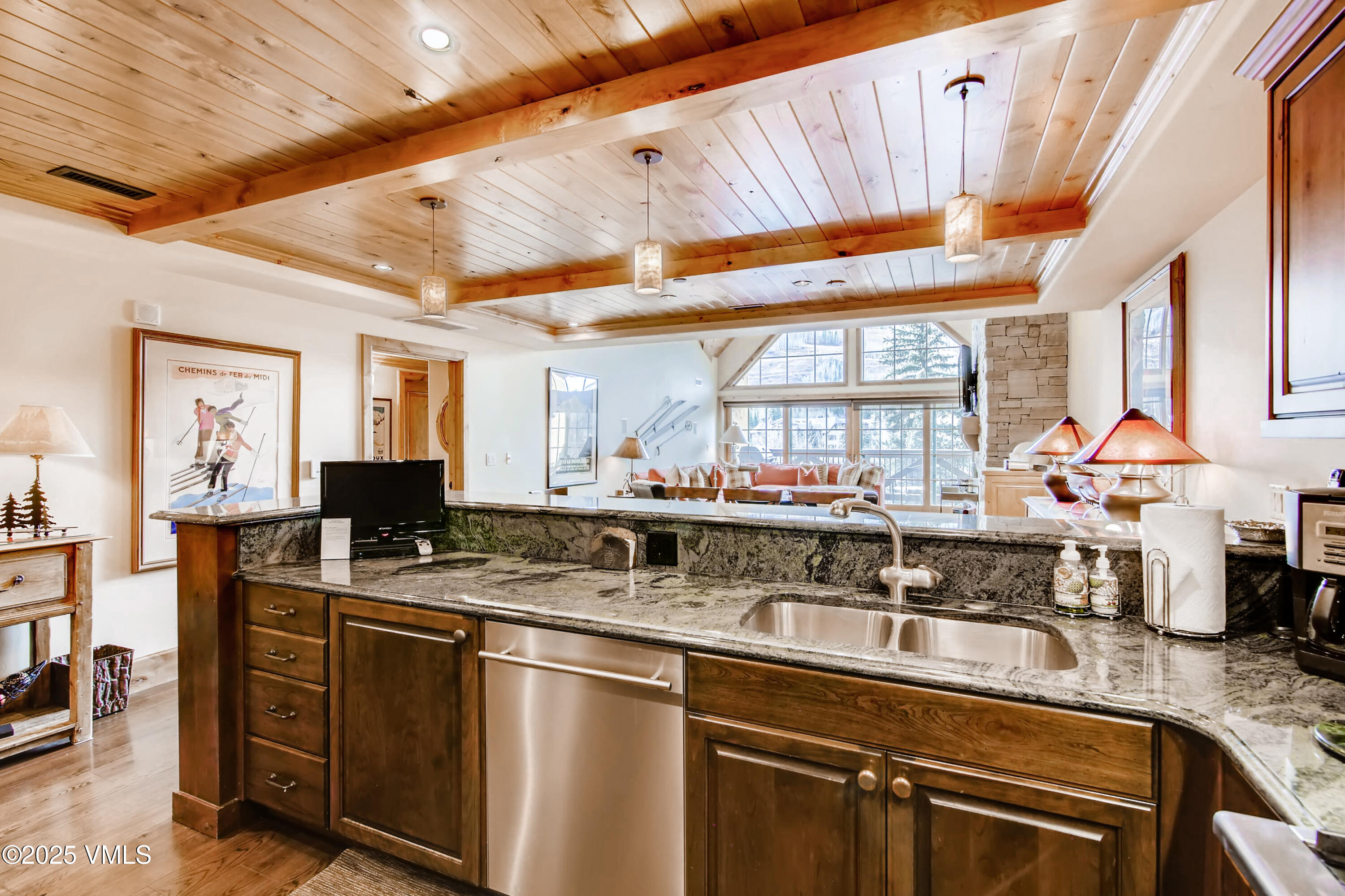 434 South Frontage Road East, Unit 403 Vail, CO 81657 - Photo 8 of 34 434 Frontage Road Apt 403 Vail-print-010