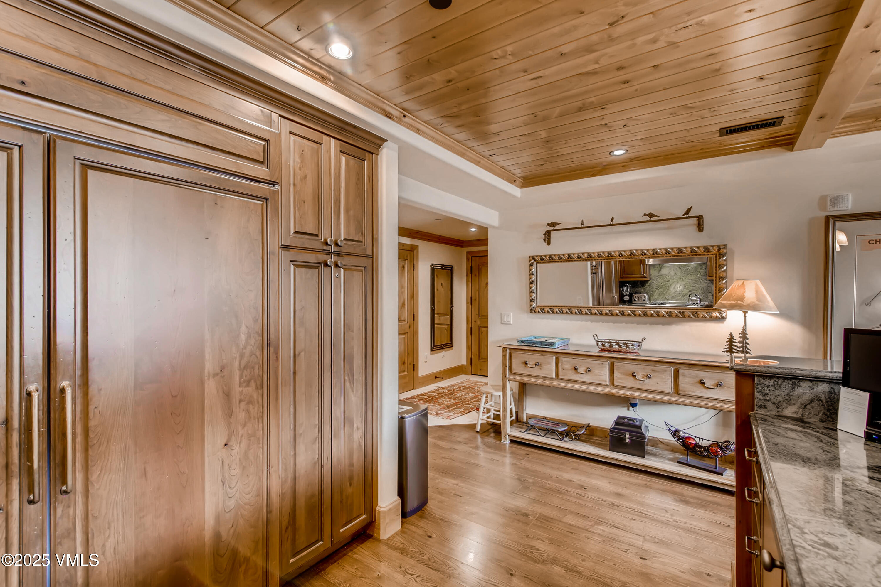434 South Frontage Road East, Unit 403 Vail, CO 81657 - Photo 9 of 34 434 Frontage Road Apt 403 Vail-print-011