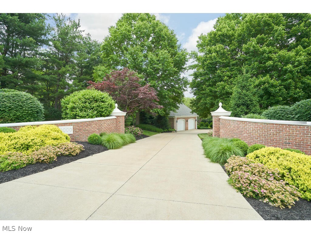3000 Roundhill Road Akron, OH 44333 - Photo 3 of 45