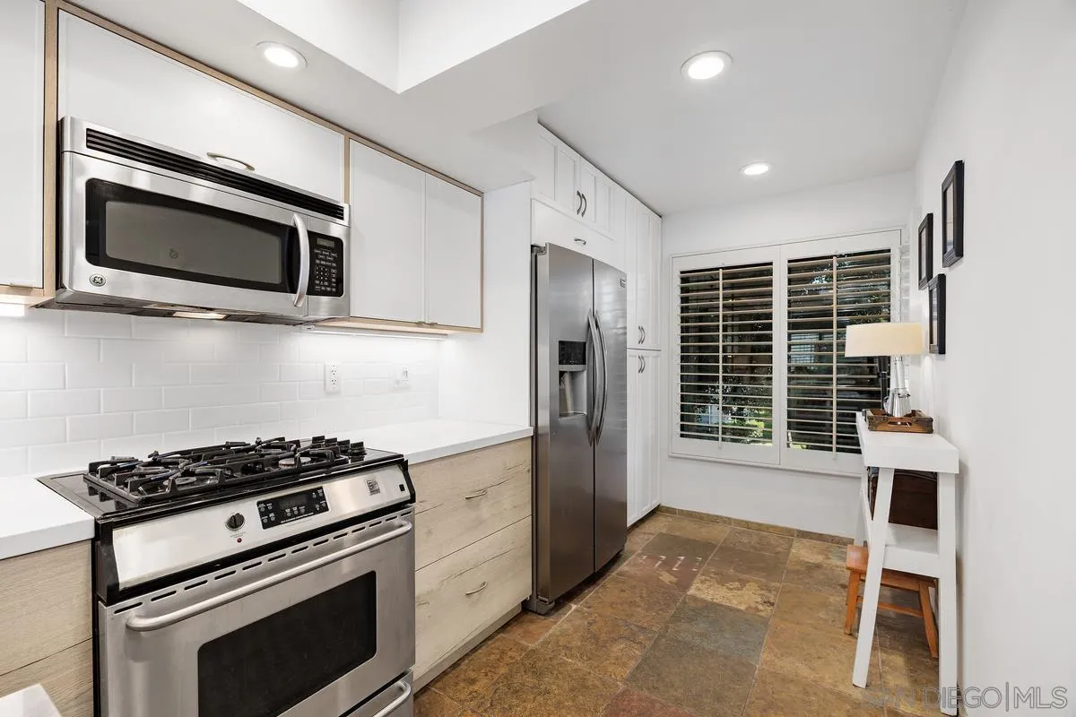 964 Intrepid Court Del Mar, CA 92014 - Photo 13 of 36