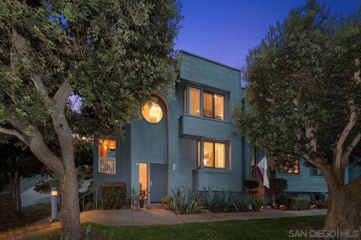 964 Intrepid Court Del Mar, CA 92014 - Photo 2 of 36