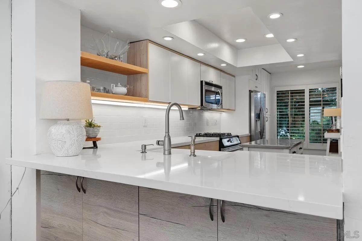 964 Intrepid Court Del Mar, CA 92014 - Photo 10 of 36