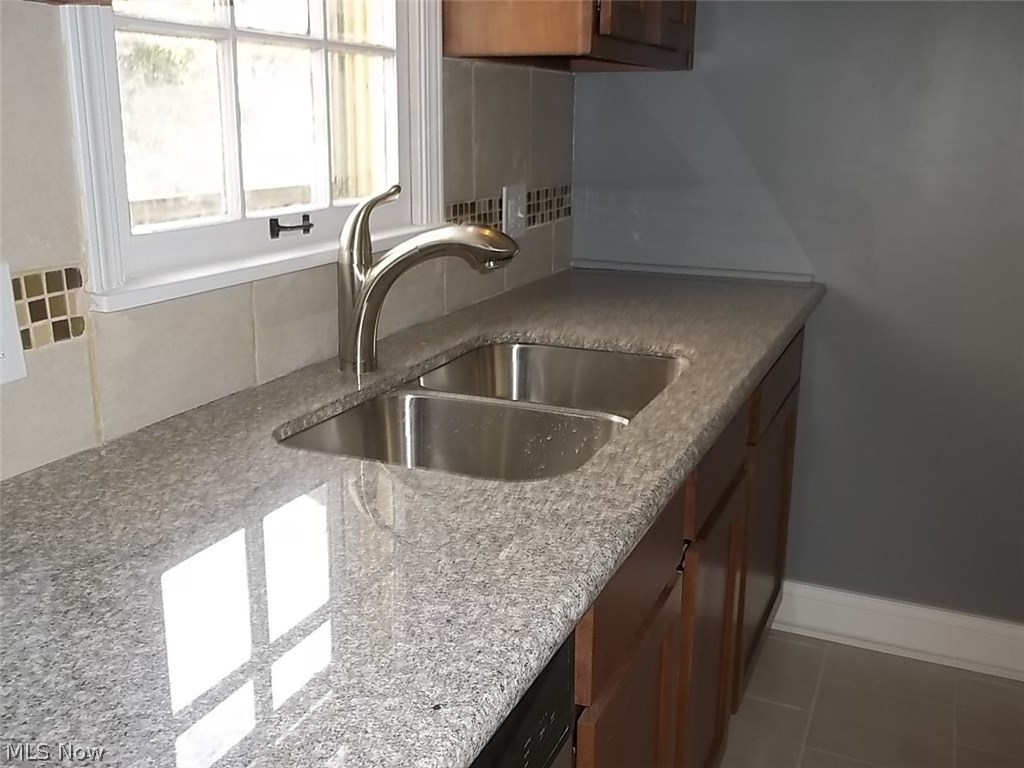 3751 Bainbridge Road Cleveland Heights, OH 44118 - Photo 4 of 32