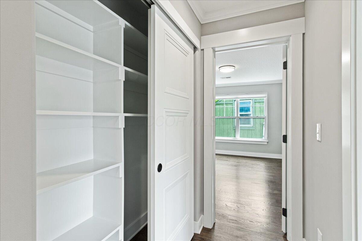 176 East Weber Road Columbus, OH 43202 - Photo 27 of 47 27-27-Hallway