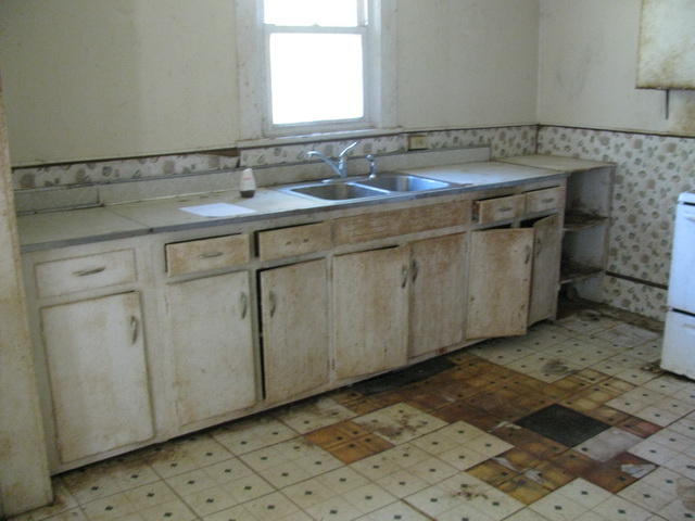 3641 Yellow Mountain Road Southeast Roanoke, VA 24014 - Photo 14 of 21 a bathroom with a sink and a mirror