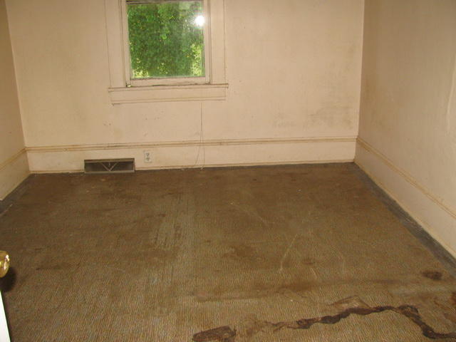 3641 Yellow Mountain Road Southeast Roanoke, VA 24014 - Photo 15 of 21 an empty room with a window