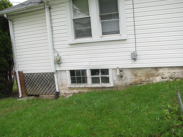3641 Yellow Mountain Road Southeast Roanoke, VA 24014 - Photo 3 of 21 a view of a house with a yard