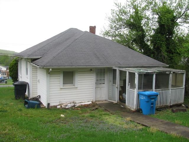 3641 Yellow Mountain Road Southeast Roanoke, VA 24014 - Photo 5 of 21 a view of house with backyard