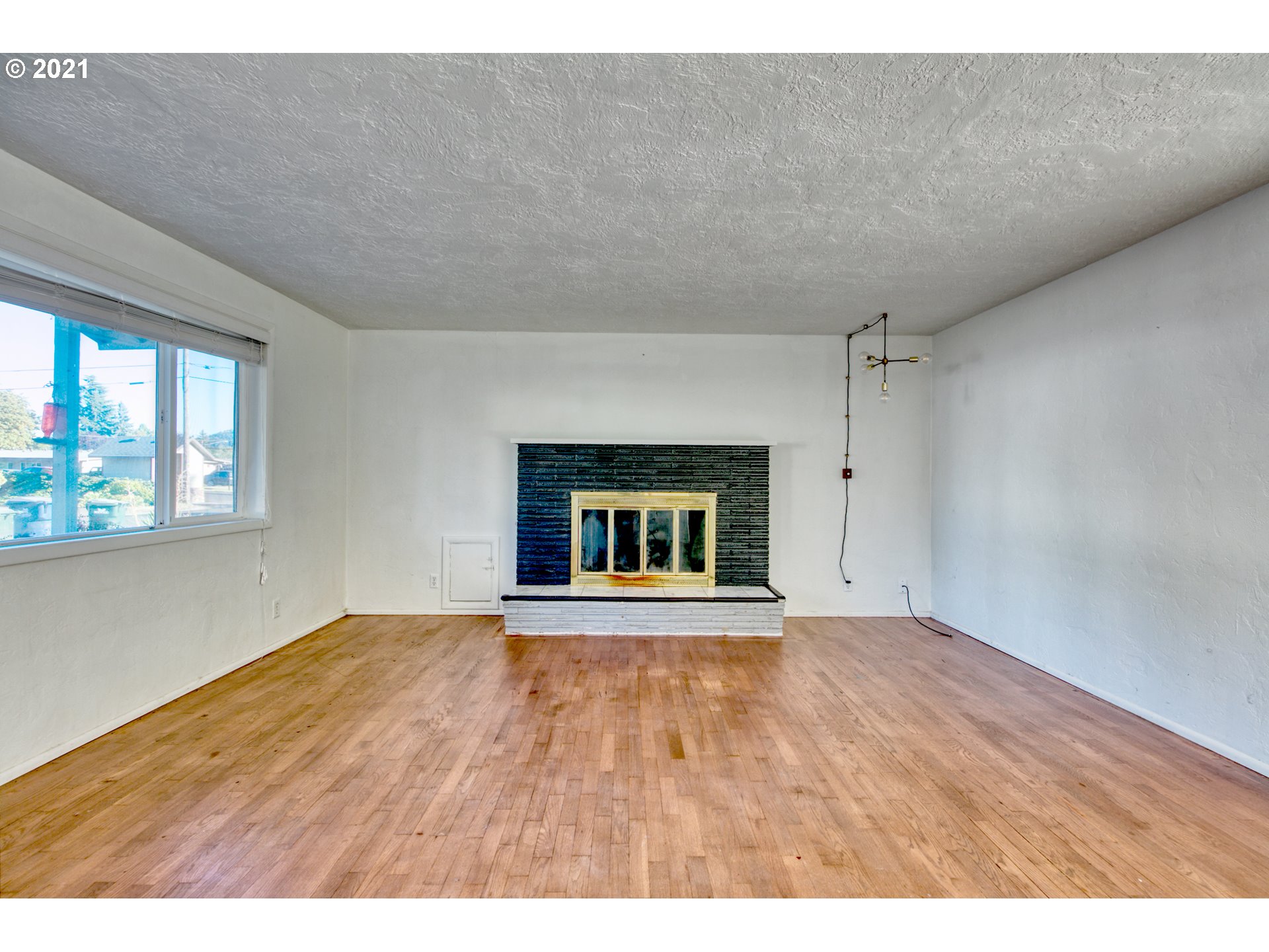 1370 1st Street Springfield, OR 97477 - Photo 7 of 28