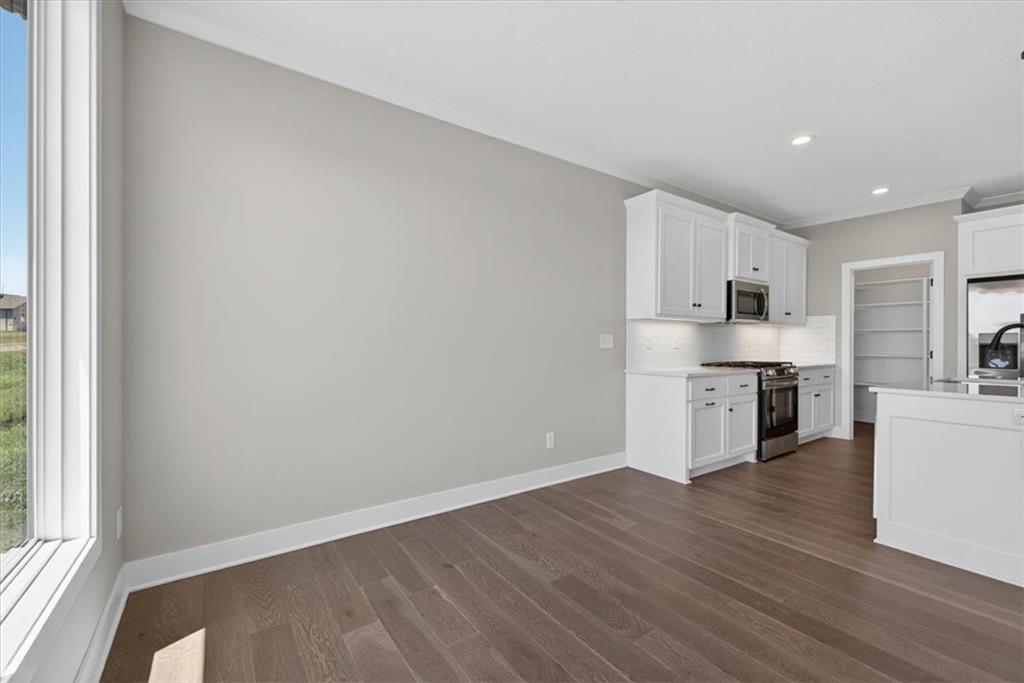 9468 Shady Bend Road Lenexa, KS 66227 - Photo 13 of 58