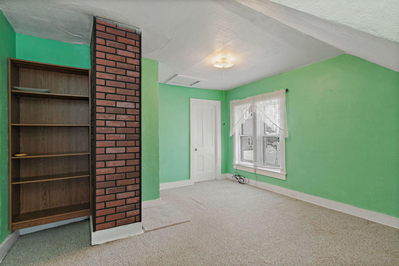 11824 Prairie Avenue Hebron, IL 60034 - Photo 15 of 22 a view of an empty room with a window