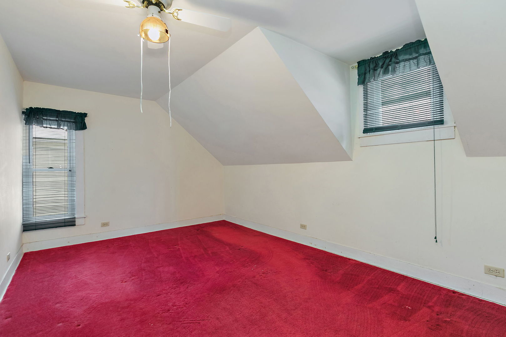 11824 Prairie Avenue Hebron, IL 60034 - Photo 17 of 22 en empty room with window