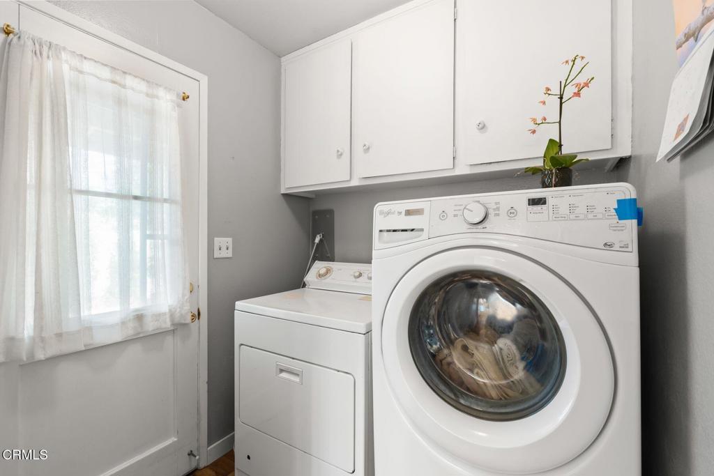3907 United Road Agoura Hills, CA 91301 - Photo 21 of 34 a utility room with dryer and washer