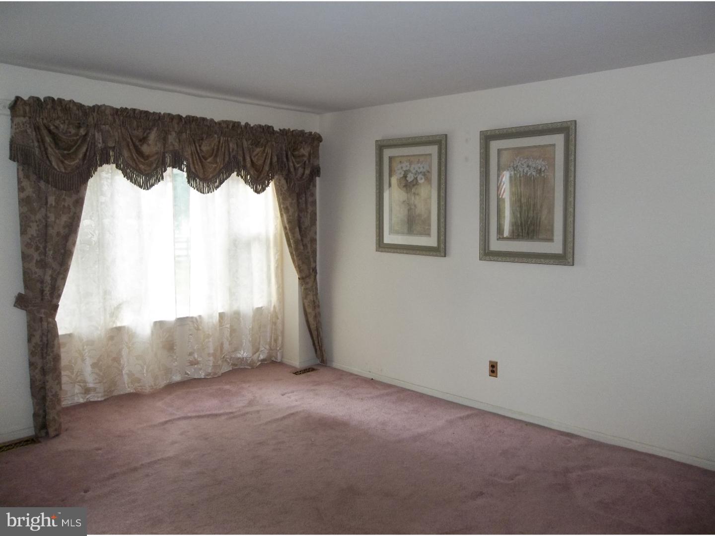 2151 Cooper Road Atco, NJ 08004 - Photo 4 of 25 Living Room