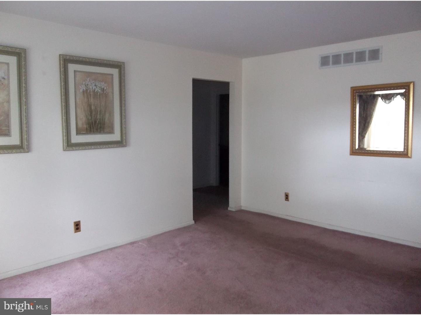 2151 Cooper Road Atco, NJ 08004 - Photo 5 of 25 Living Room