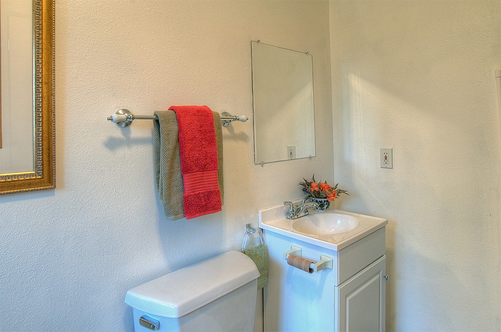10426 Southeast 196th Street Renton, WA 98055 - Photo 9 of 18 Gallery Image 9