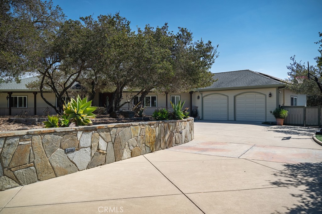 755 Willow Road Nipomo, CA 93444 - Photo 8 of 43 Large circular drive wide enough for 2 cars to pass