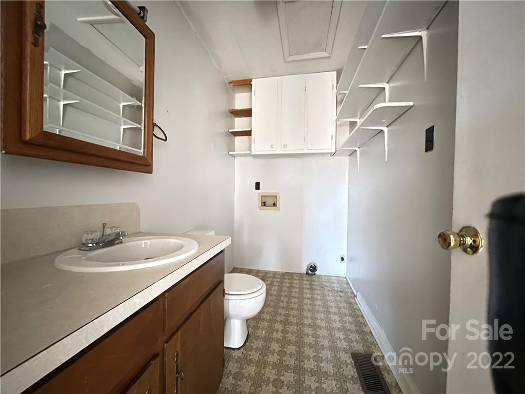 790 Reservoir Road Marion, NC 28752 - Photo 8 of 12 Gallery Image 8
