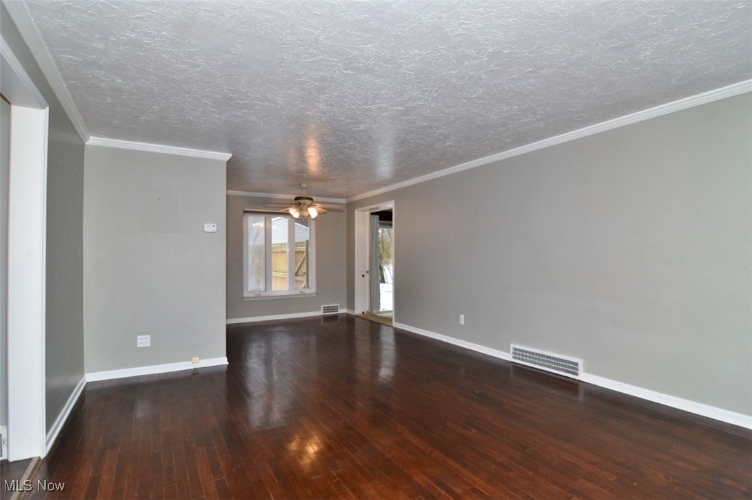 1361 Dorsh Road Cleveland, OH 44121 - Photo 6 of 38 Gallery Image 6