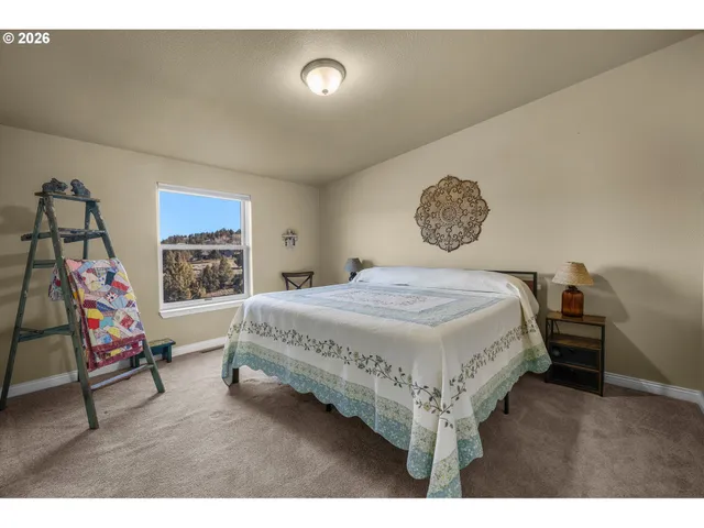 $425,000 | 27558 La Costa Avenue, John Day, OR 97845