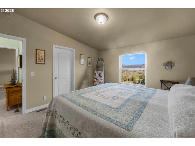 $425,000 | 27558 La Costa Avenue, John Day, OR 97845