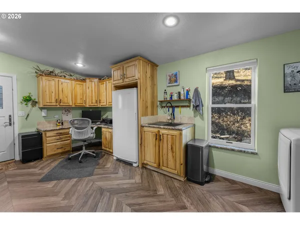 $425,000 | 27558 La Costa Avenue, John Day, OR 97845