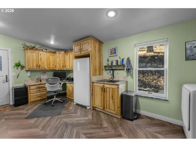 $425,000 | 27558 La Costa Avenue, John Day, OR 97845