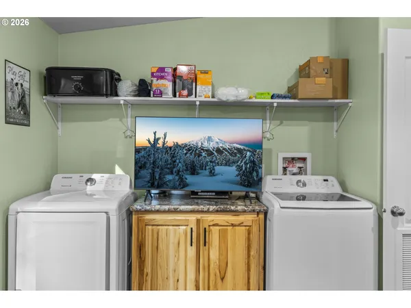 $425,000 | 27558 La Costa Avenue, John Day, OR 97845