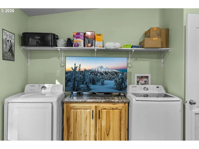 $425,000 | 27558 La Costa Avenue, John Day, OR 97845