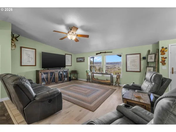 $425,000 | 27558 La Costa Avenue, John Day, OR 97845